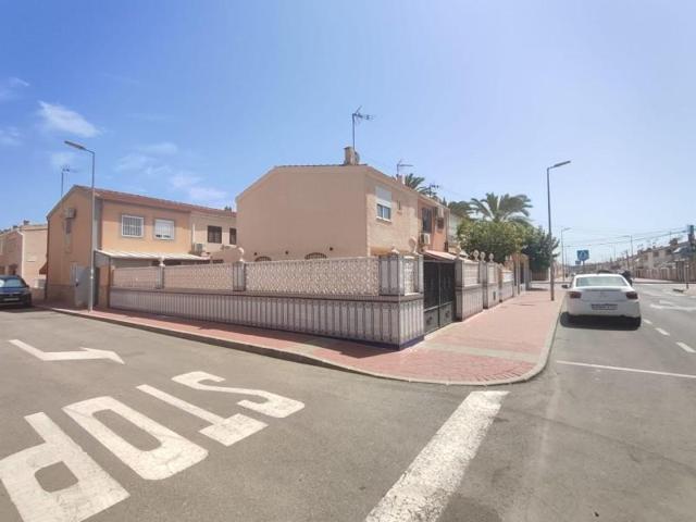 Bungalow en venta en Torrevieja, Playa de los Naufragos photo 0