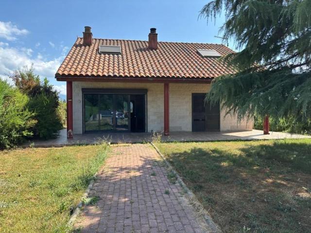 Casa en venta en Ponferrada, Cuatrovientos photo 0
