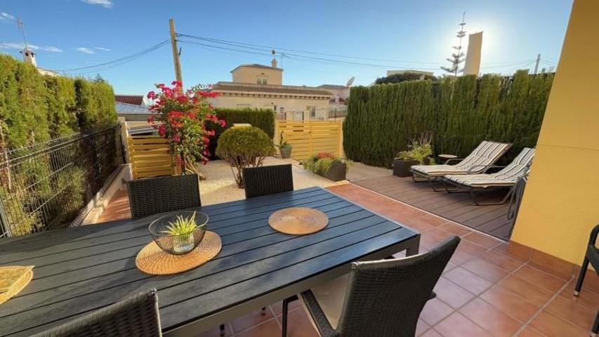 Apartamento en venta en Orihuela Costa, Villamartín-Las Filipinas photo 0
