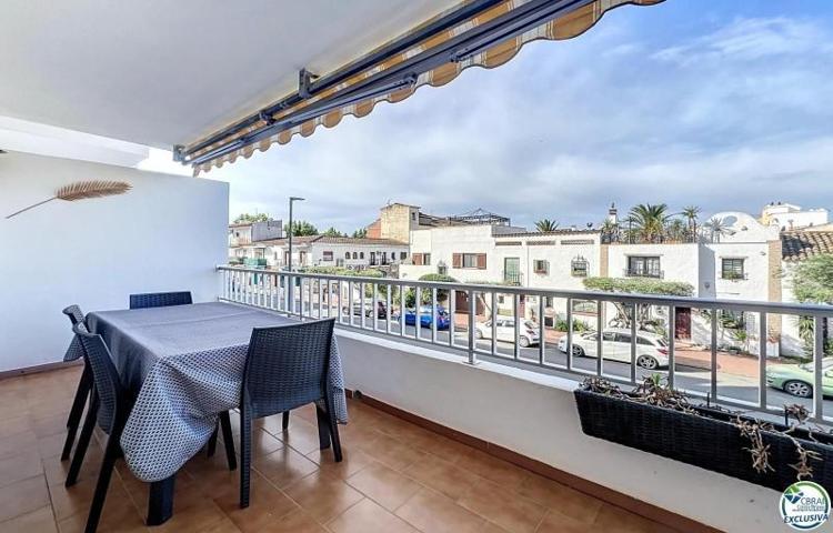 Apartamento en venta en Empuriabrava photo 0