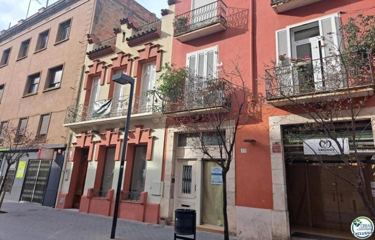 Chalet en venta en Figueres photo 0