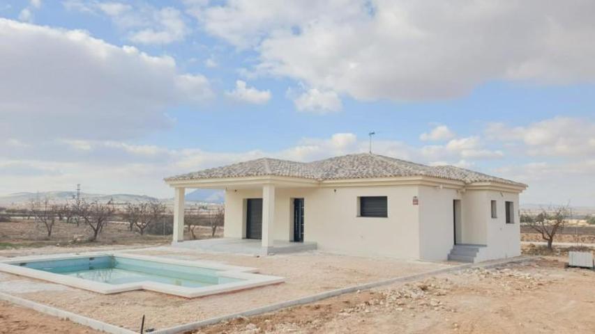 Chalet en venta en Pinoso, Comunidad valenciana photo 0