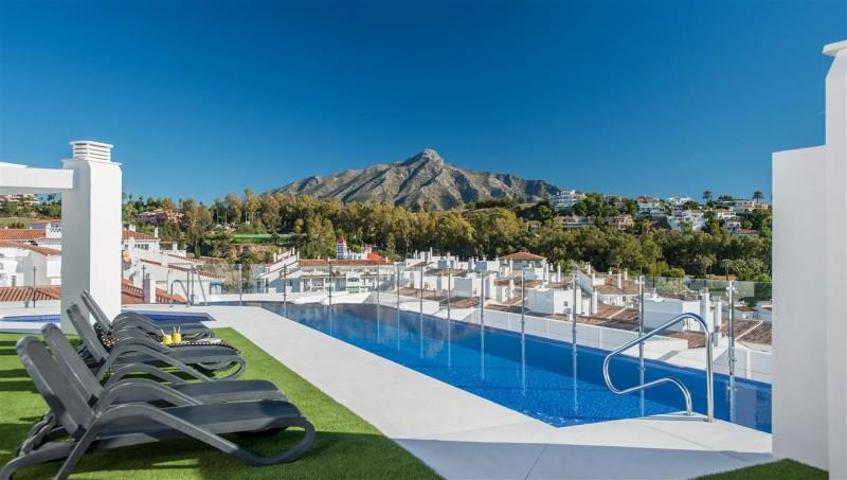 Apartamento en venta en Marbella, Nueva Andalucia - La Campana photo 0