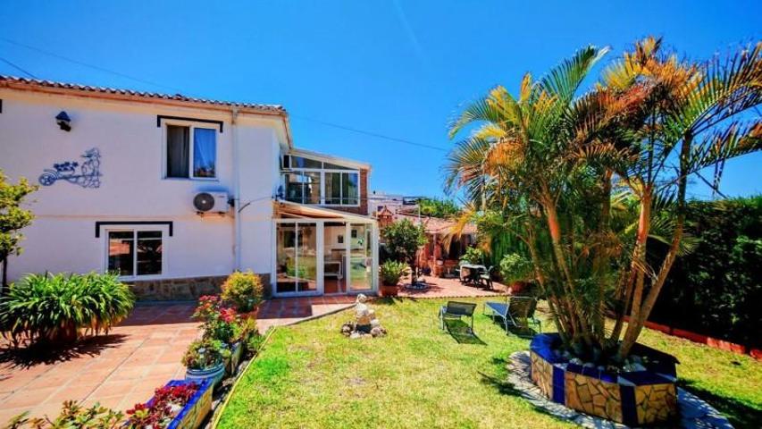Chalet en venta en Torrox Costa, Calle Las Adelfas, 29793 photo 0