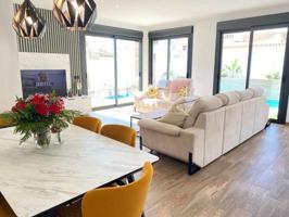 Chalet en venta en Orihuela Costa, Villamartin photo 0