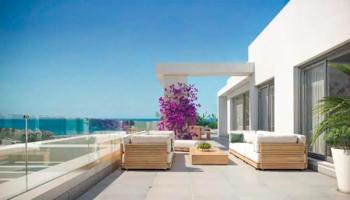 Aticos en venta en Estepona, Selwo, New Golden Mile photo 0