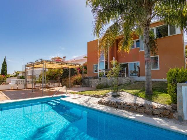 Chalet en venta en Vélez-Málaga photo 0