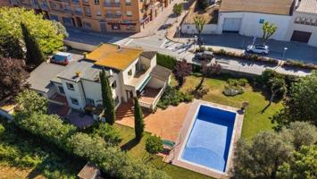 Chalet en venta en Sant Pere Pescador, Centre photo 0
