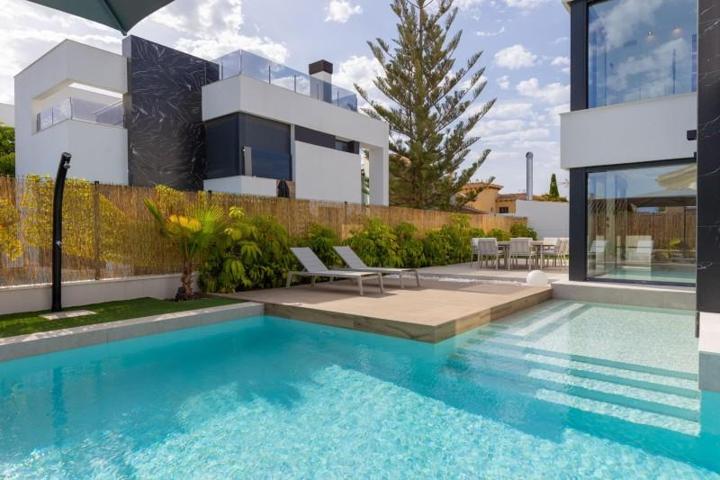 Chalet en venta en Torrevieja, Torreta florida photo 0