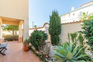 Chalet en venta en Torrevieja, La Mata photo 0
