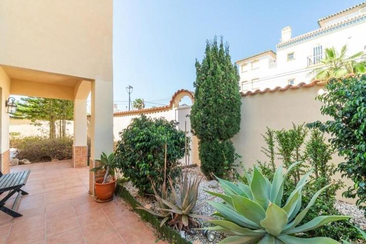Chalet en venta en Torrevieja, La Mata photo 0