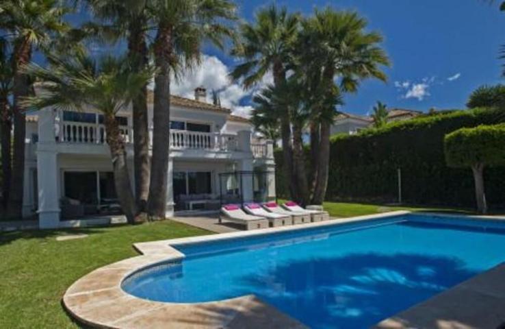Chalet en alquiler en Marbella, Nueva Andalucia - Parcelas del Golf photo 0