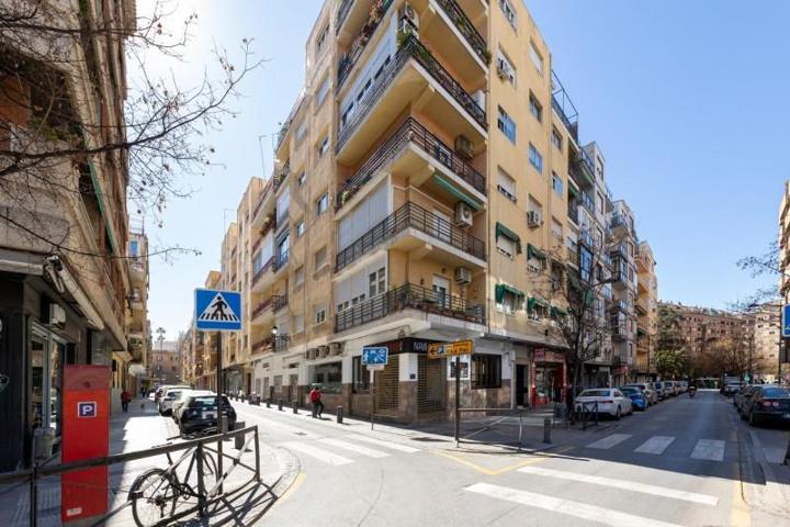 Garaje en venta en Granada, Centro photo 0