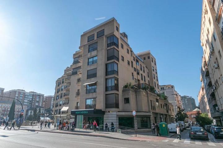 Piso en venta en Granada, Alhamar photo 0