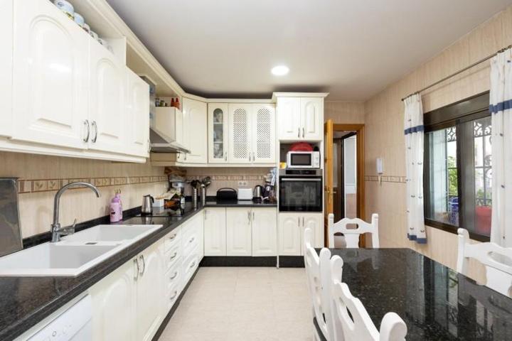Casa en venta en Granada, Camino bajo de huetor photo 0