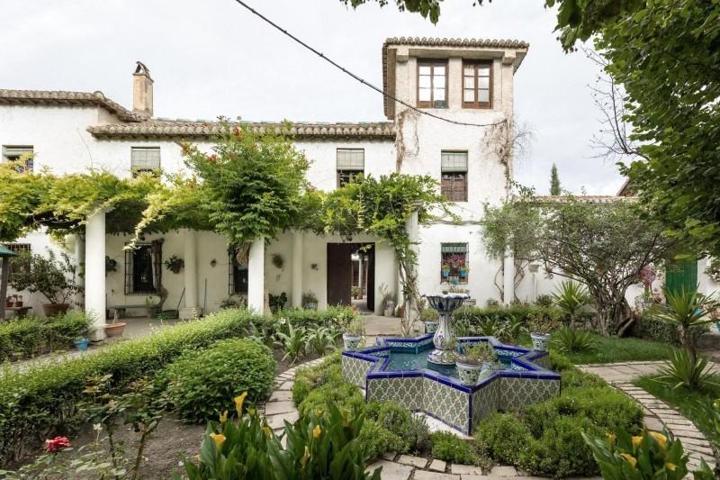 Edificio en venta en Granada, Hipercor photo 0