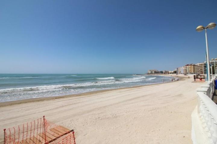 Garaje en venta en Torrevieja photo 0