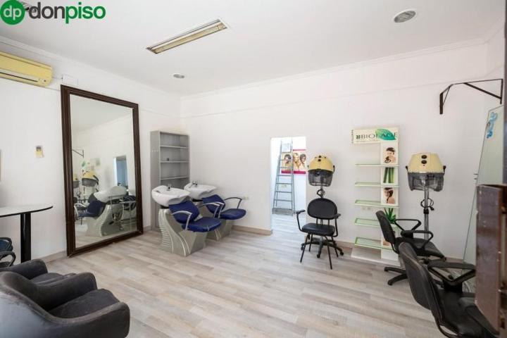 Local comercial en venta en Granada, Zaidin photo 0