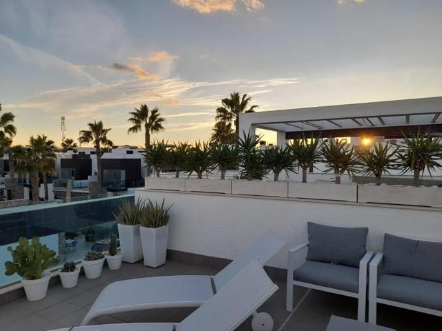 Apartamento en venta en Orihuela Costa photo 0