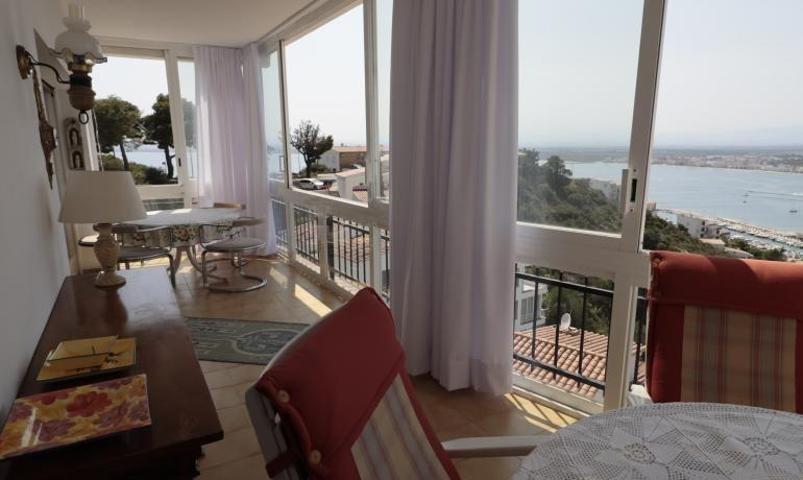 Apartamento en venta en Roses, Puig Rom photo 0