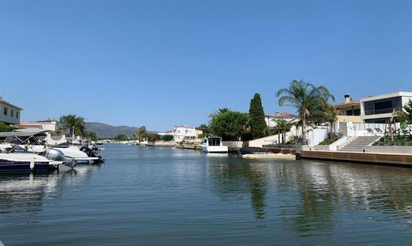 Casa en venta en Empuriabrava, Port Emporda photo 0
