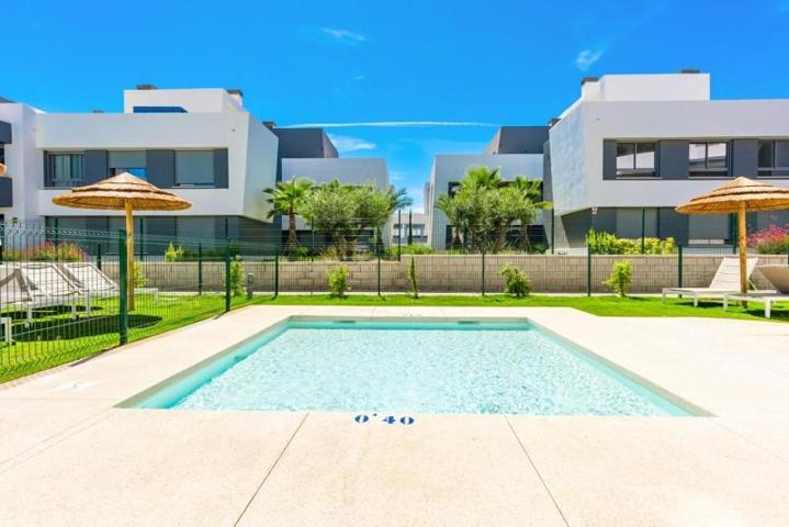 Aticos en venta en Marbella, Estepona, New Golden Mile photo 0