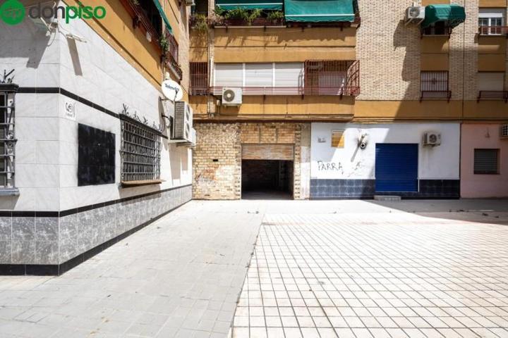 Local comercial en venta en Granada, Zaidin photo 0