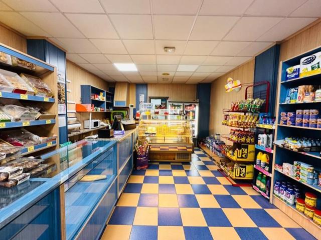 Local comercial en venta en Granada, Zaidin photo 0