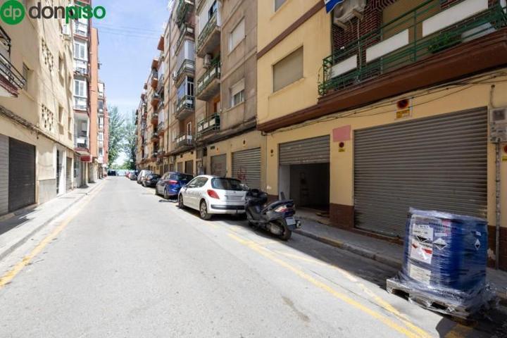 Local comercial en venta en Granada, Plaza de toros photo 0