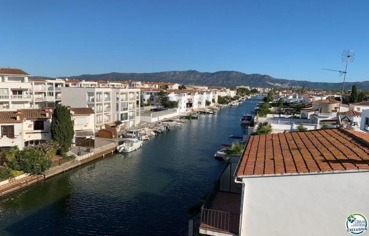 Apartamento en venta en Empuriabrava photo 0