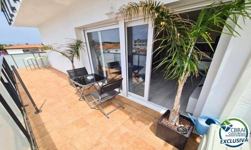 Apartamento en venta en Empuriabrava photo 0