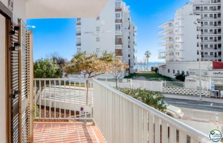 Apartamento en venta en Roses photo 0