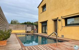 Chalet en venta en La Bisbal d'Empordà photo 0