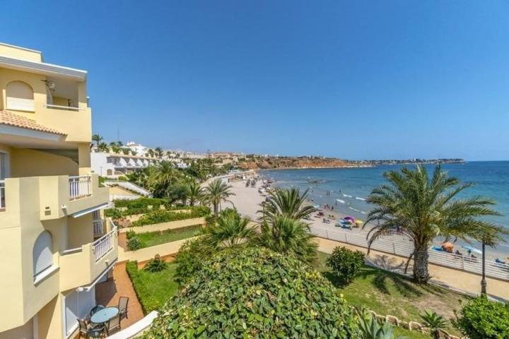 Apartamento en venta en Orihuela Costa, Campoamor photo 0
