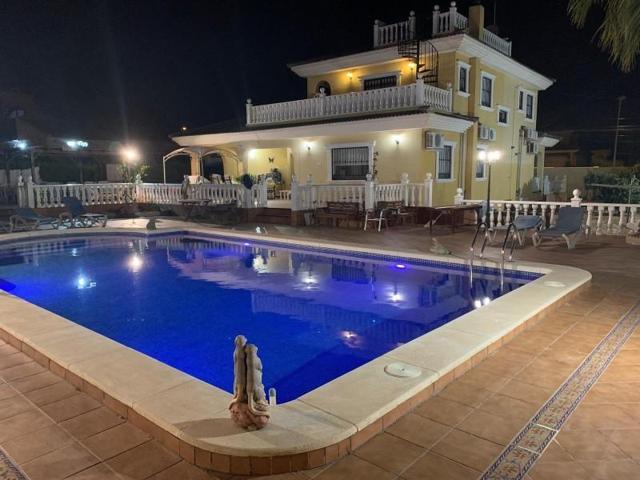Chalet en venta en Torrevieja photo 0