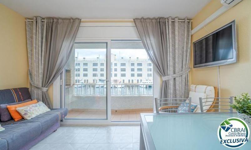 Apartamento en venta en Empuriabrava photo 0