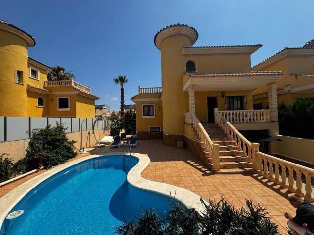 Chalet en venta en Orihuela Costa, PAU 8 photo 0