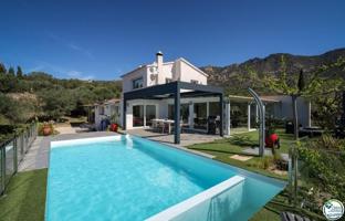 Chalet en venta en Palau-saverdera photo 0