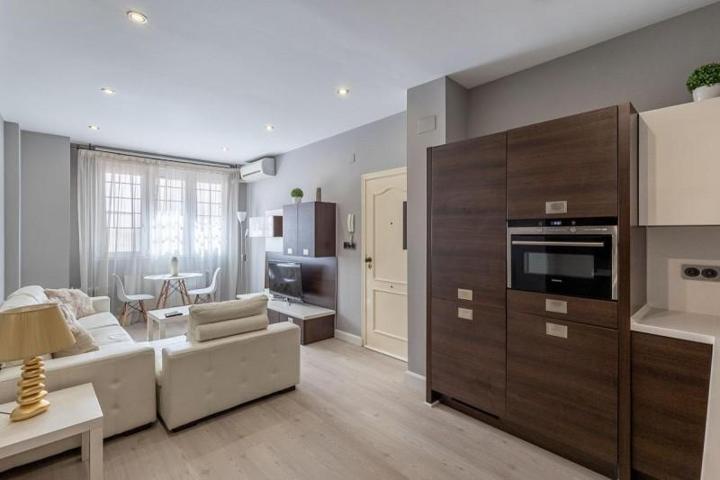 Piso en venta en Granada, Alhamar photo 0