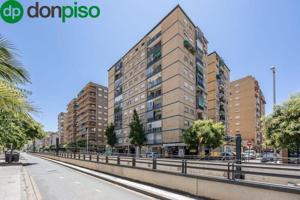 Piso en venta en Granada, Zaidin photo 0