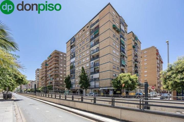 Piso en venta en Granada, Zaidin photo 0