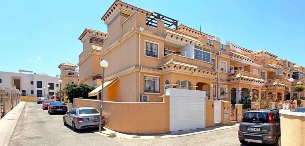 Adosada en venta en Orihuela Costa photo 0