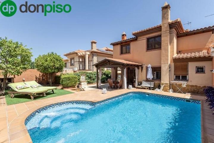 Adosada en venta en Zubia, La Zubia photo 0