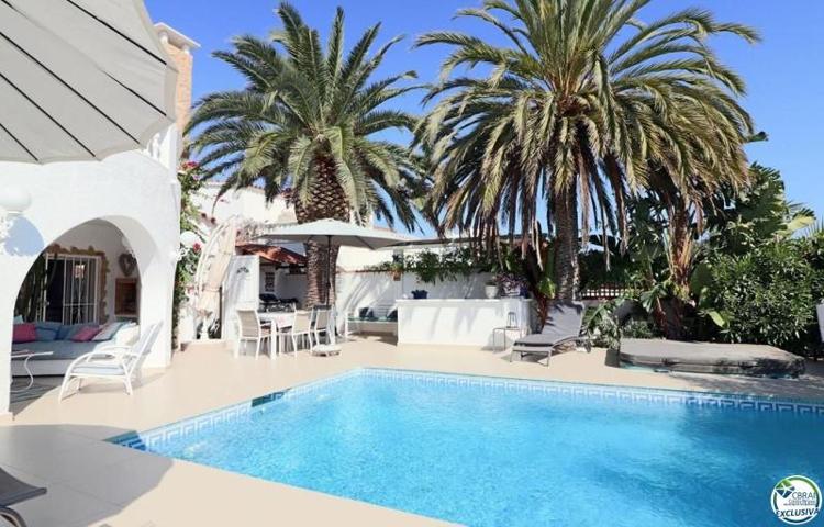 Chalet en venta en Empuriabrava photo 0