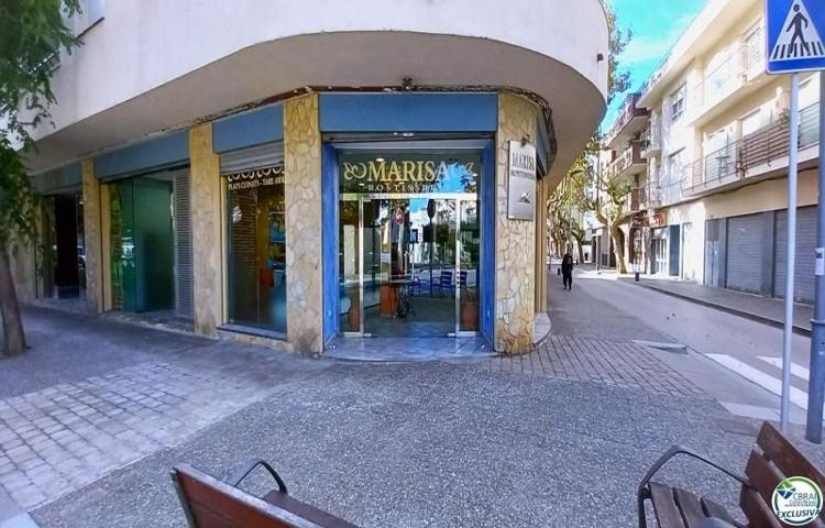 Local comercial en venta en Llançà photo 0