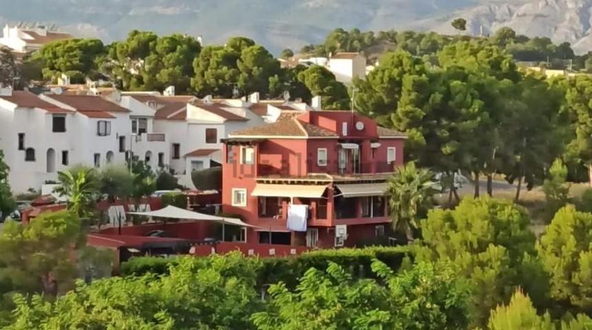 Casa en venta en La Nucia photo 0