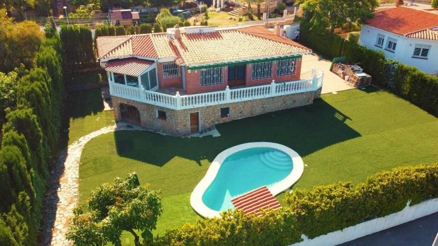 Casa en venta en La Nucia photo 0