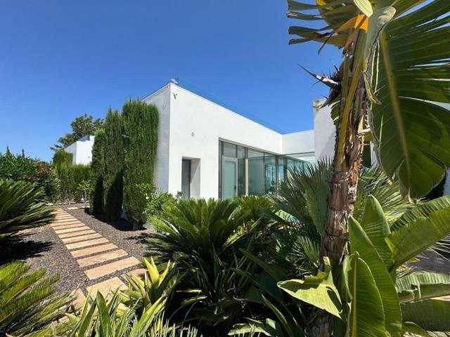 Chalet en venta en Orihuela, Las Colinas Golf photo 0