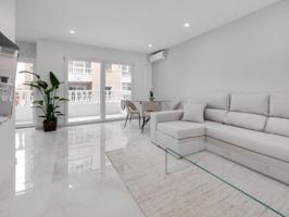 Apartamento en venta en Torrevieja, Centro - Muelle Pesquero photo 0