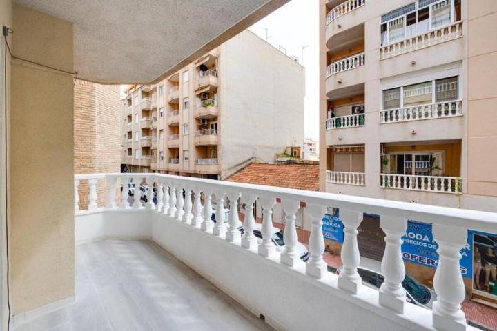 Apartamento en venta en Torrevieja photo 0